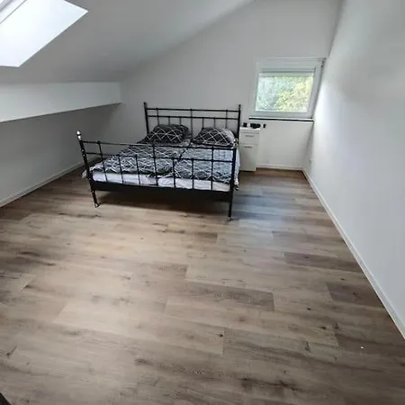Moebilierte Dachgeschosswohnung Lejlighed *