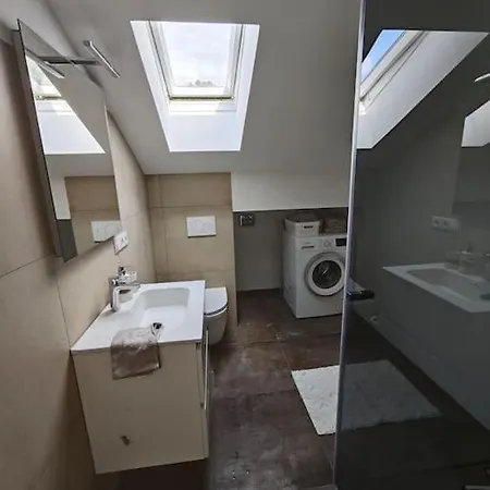 Moebilierte Dachgeschosswohnung Apartment