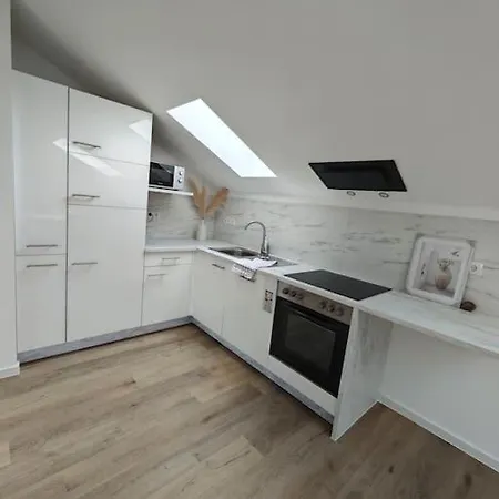 Moebilierte Dachgeschosswohnung